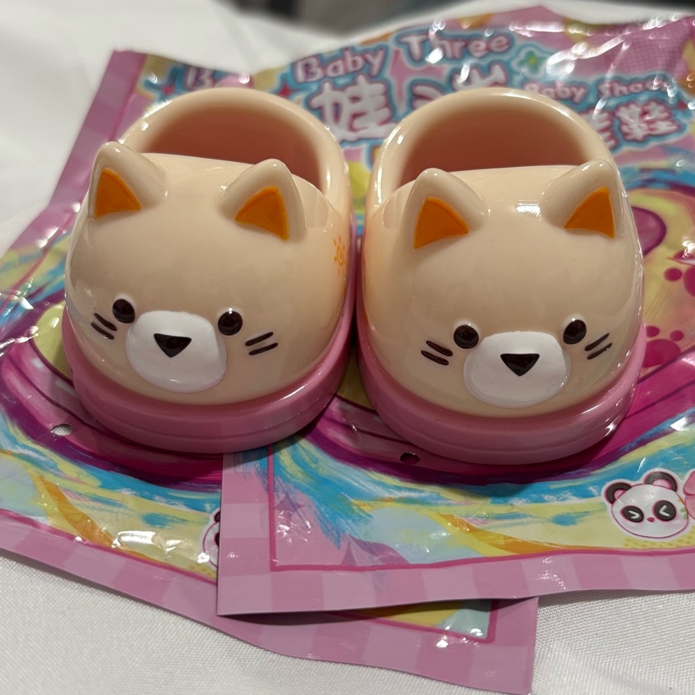 baby three blind bag 400% pair of shoes — kitty cat